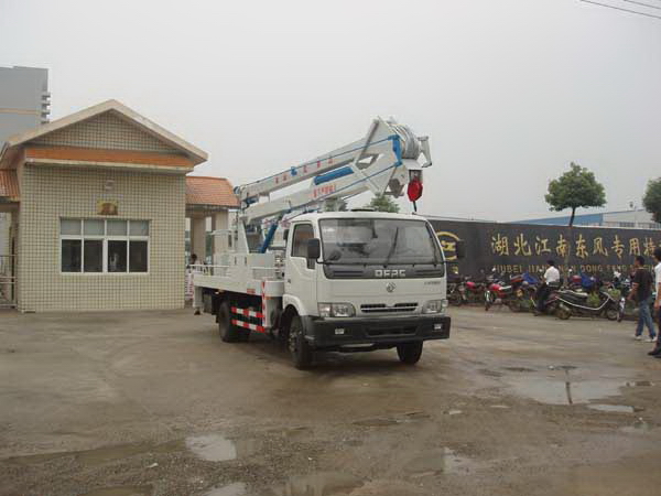 東風(fēng)多利卡消防車帶升降車平臺(tái)