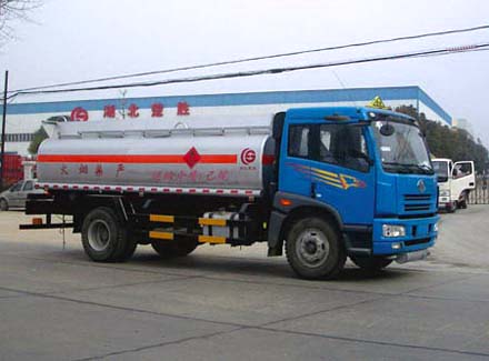 解放單橋化工液體運(yùn)輸車(chē)(CA1163