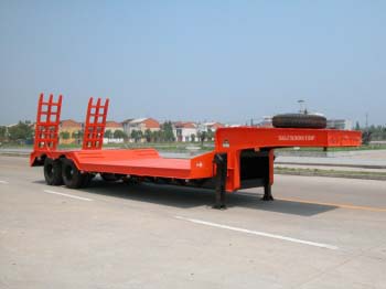 鵝頸式低平板運(yùn)輸半掛車